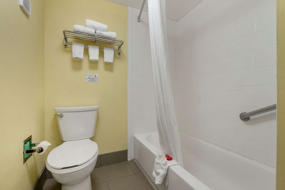 غرفة قياسية بسرير كينج، Best Western Louisville East Inn & Suites 7/10
