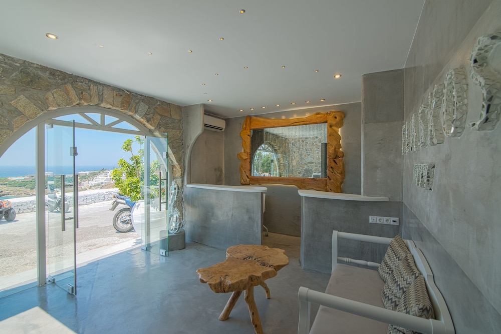 Flaskos Suites 9/50