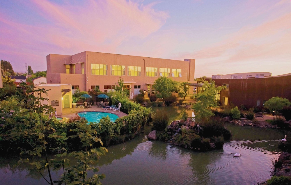 DoubleTree by Hilton Napa Valley American Canyon 10/35