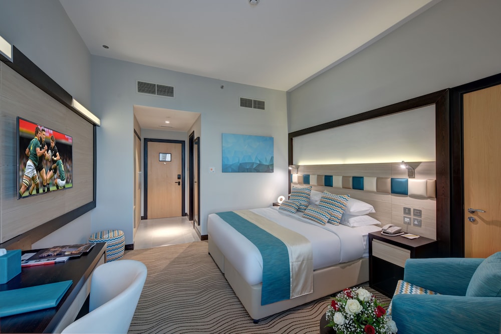 DELUXE, DOUBLE OR TWIN BED