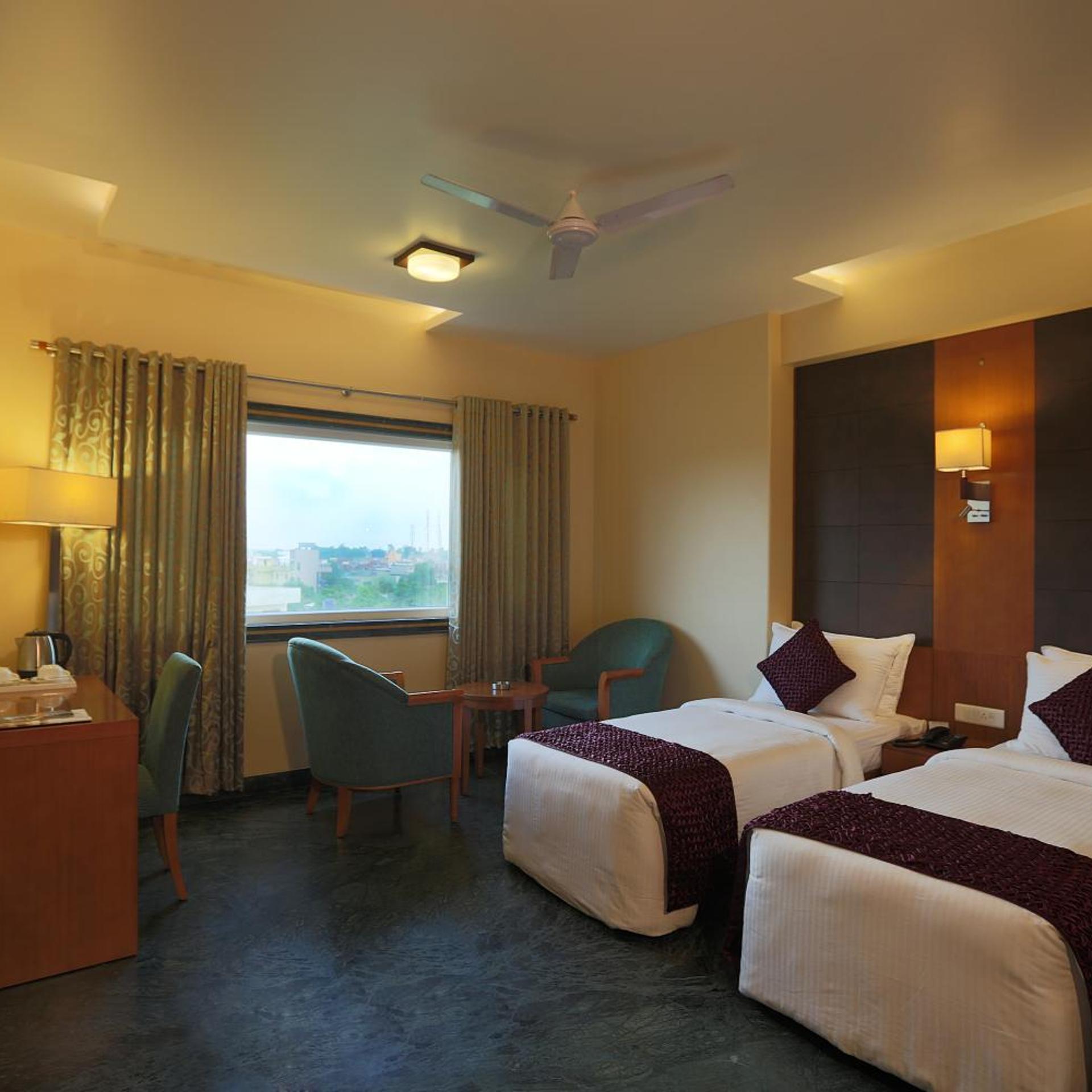 HOTEL BRIJWASI LANDS INN 15/55