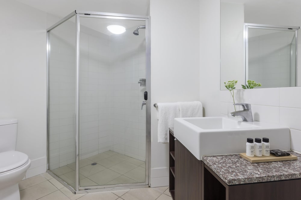 Oaks Brisbane Aurora Suites 73/74