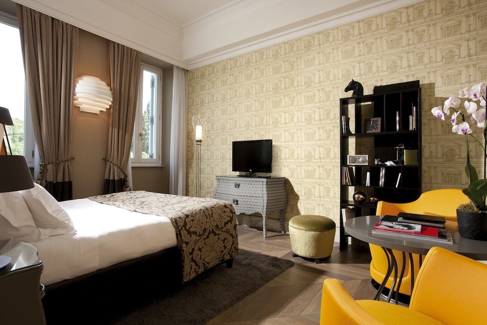 Executive, King Bed, Palazzo Manfredi 3/4