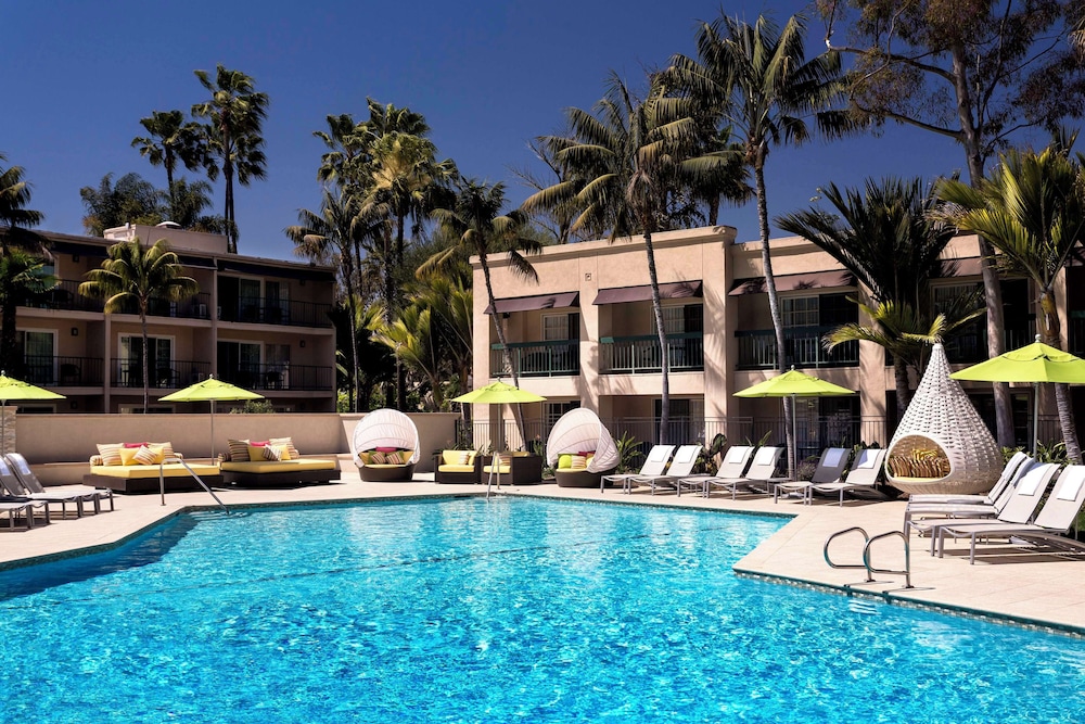 Hyatt Regency Newport Beach Hotel 11/75