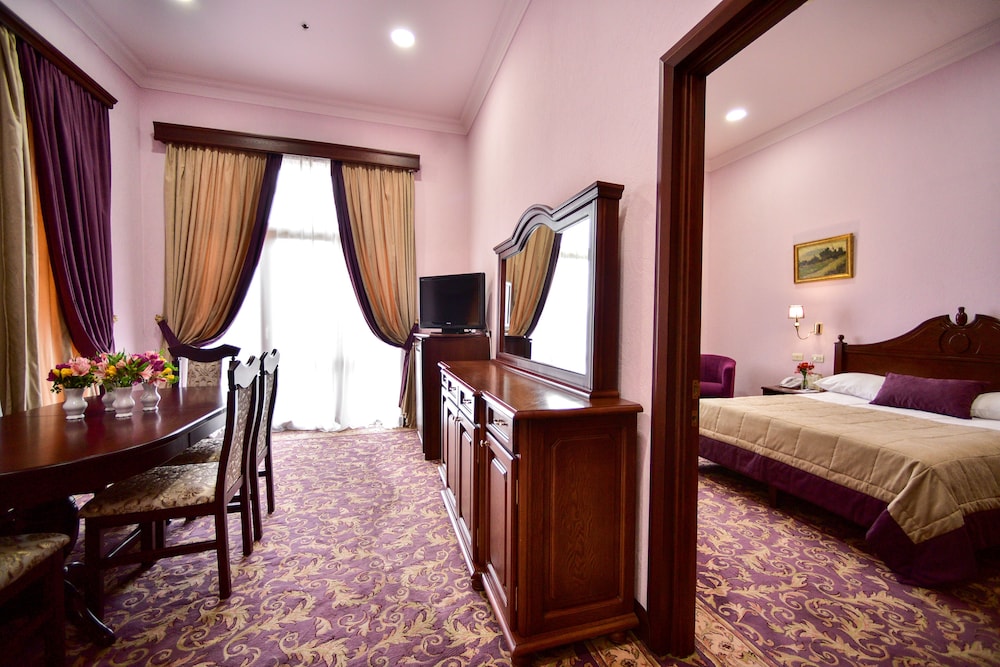 METROPOL HOTEL 30/65