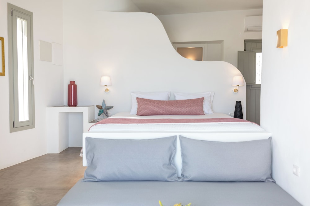 فيلا سيغنتشر بسرير كينج بإطلالة على البحر بمسبح خاص، Desiterra Santorini 2/10