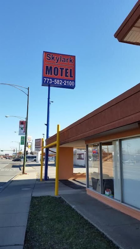 Skylark Motel 41/49