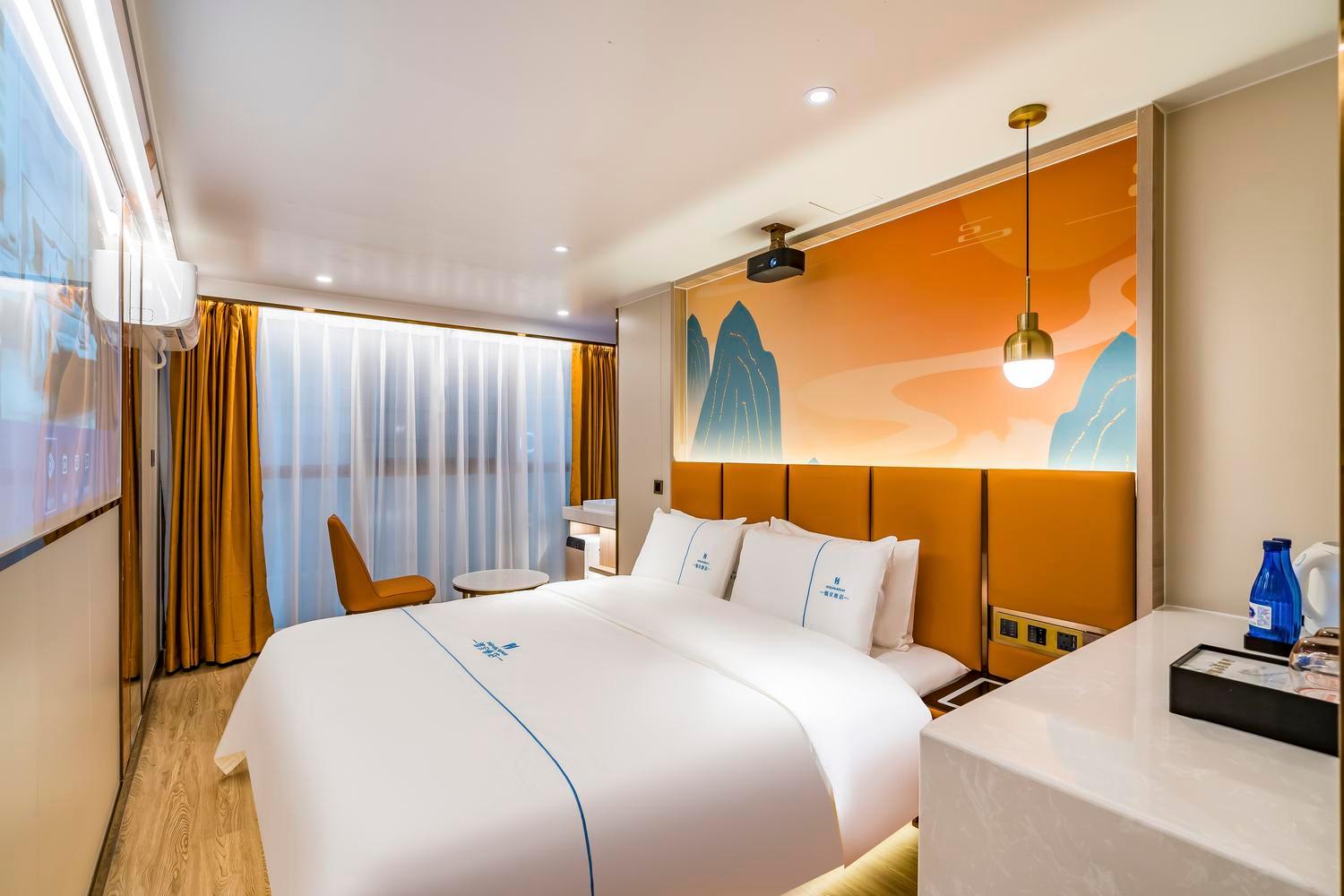 Elegant, Queen Bed