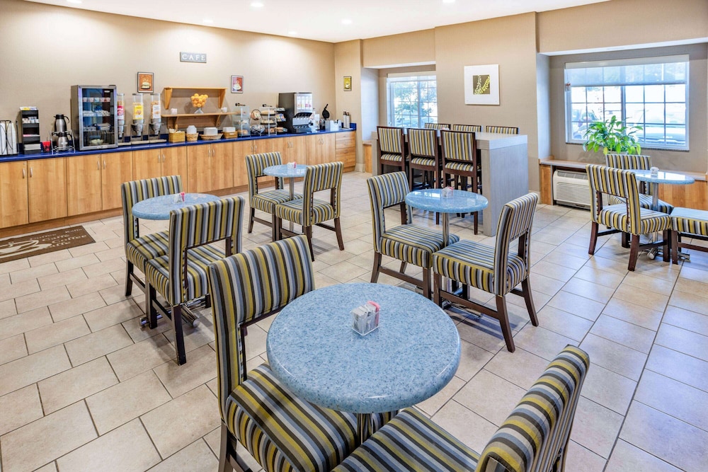 Microtel Inn & Suites By Wyndham Johnstown 28/37