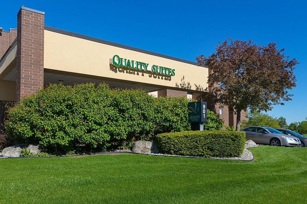 Quality Suites Lansing West 3/45