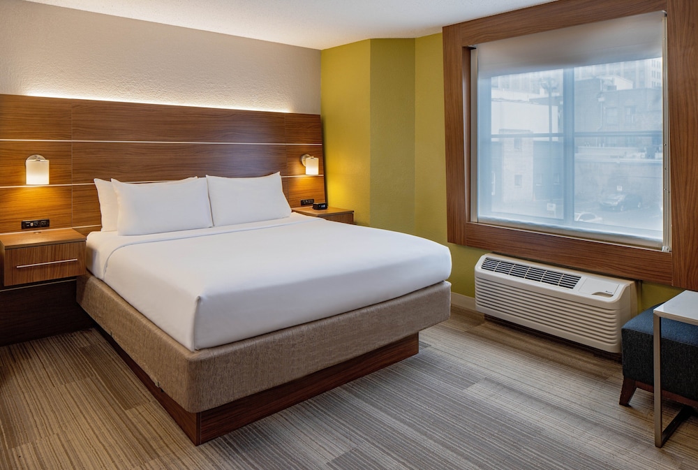 Standard, King Bed, Extra Floor Space