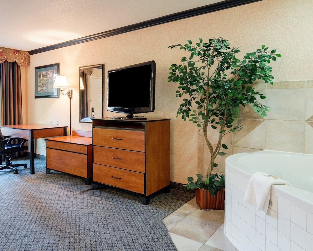 Quality Inn Suites Lufkin 7/34