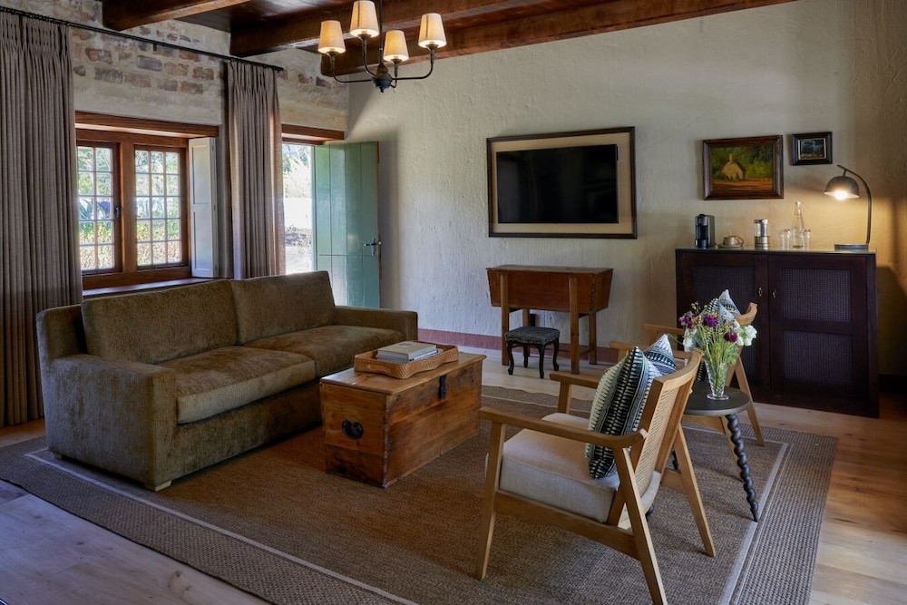 Blaauwklippen Manor House & Jonkershuis by Newmark 28/50