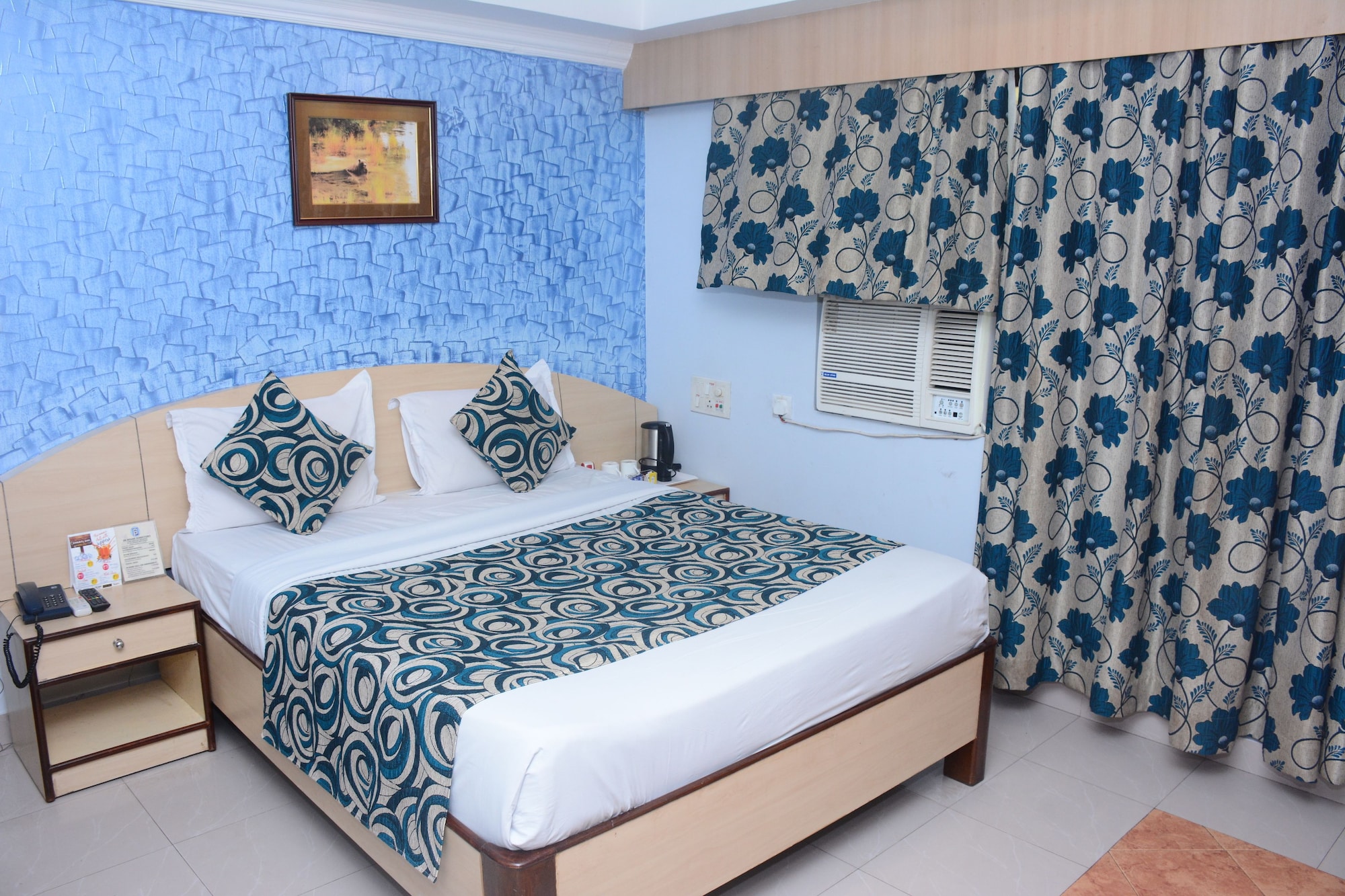 DELUXE, DOUBLE BED