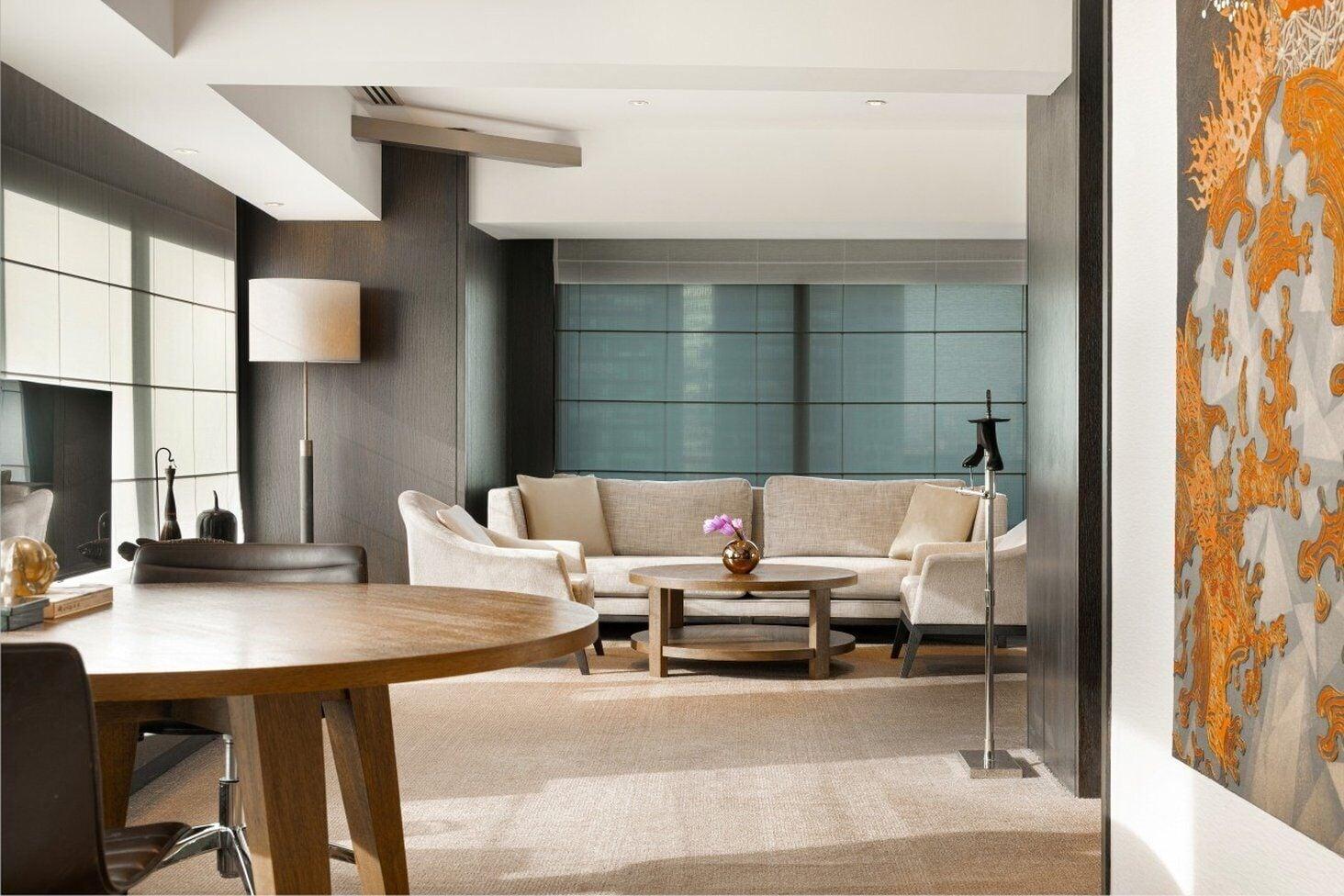 Manor, Suite