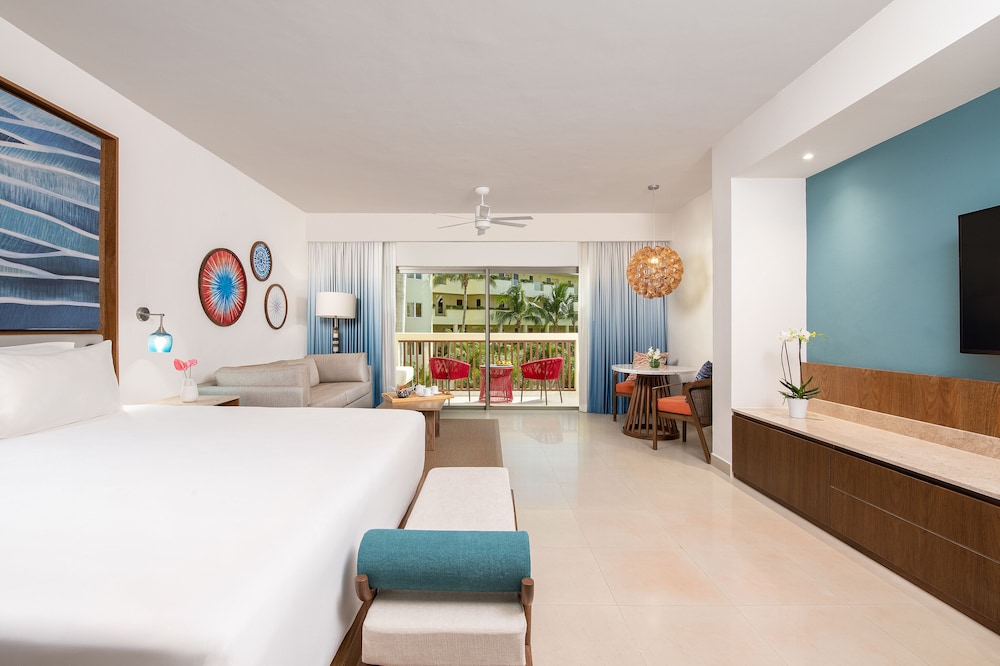 Junior Suite, 2 Queen Beds, Water Park View