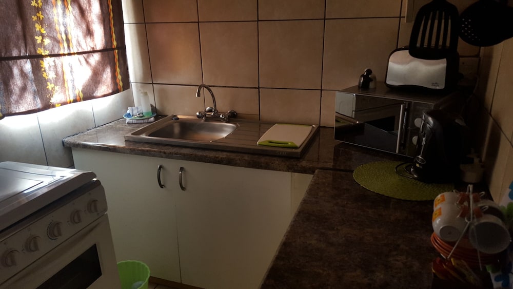 African Sky Guest House 50/50