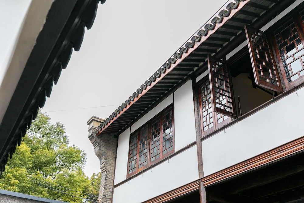Yi Garden Cultural Hotel Disney Branch 1/50