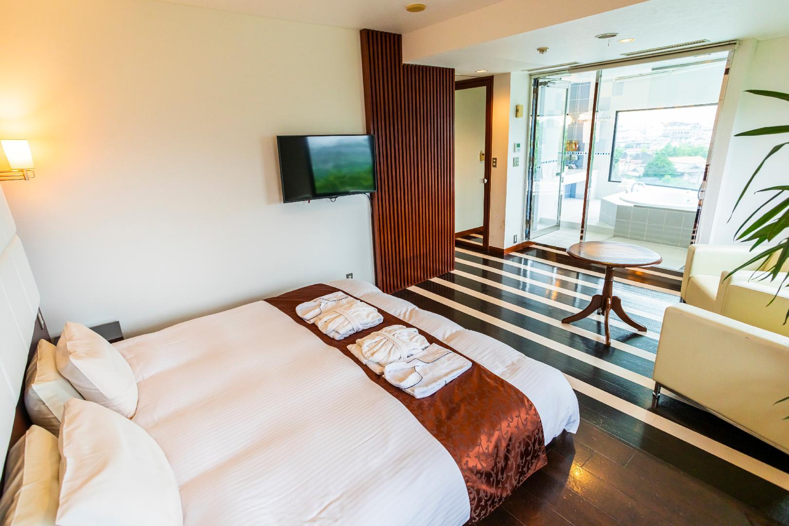 Deluxe, Quadruple, Double Bed, River View, Night View