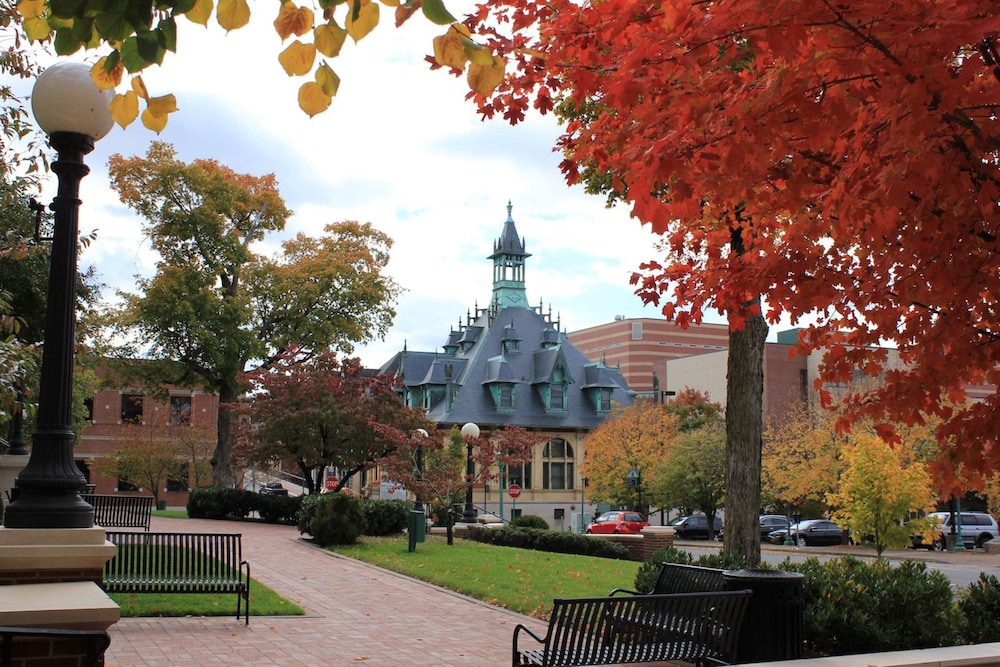 Holiday Inn - Clarksville Northeast, an IHG Hotel 65/69
