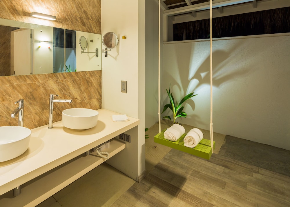 Cocoon Maldives 204/204
