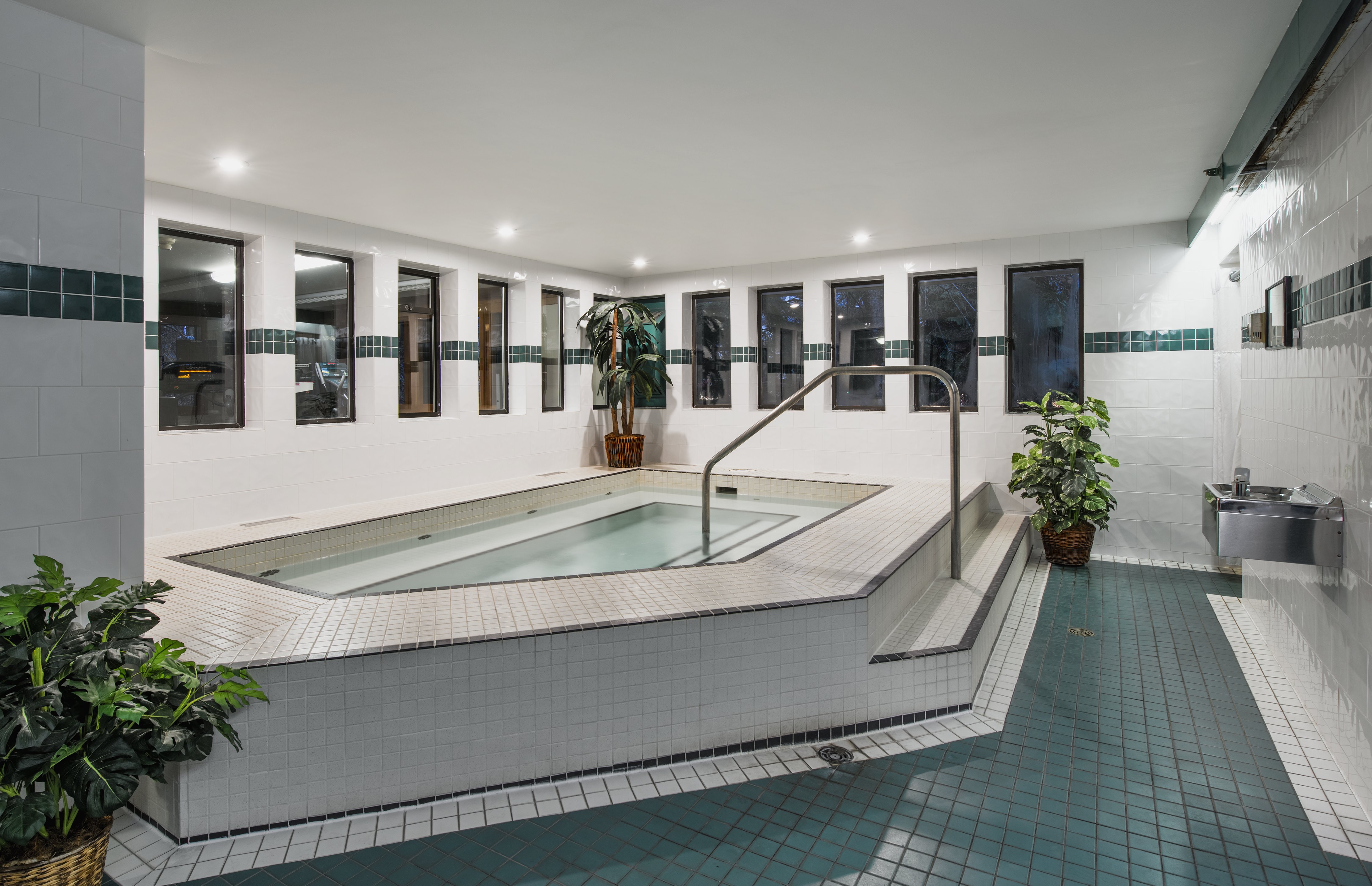 Whistler Village Inn Suites 26/73