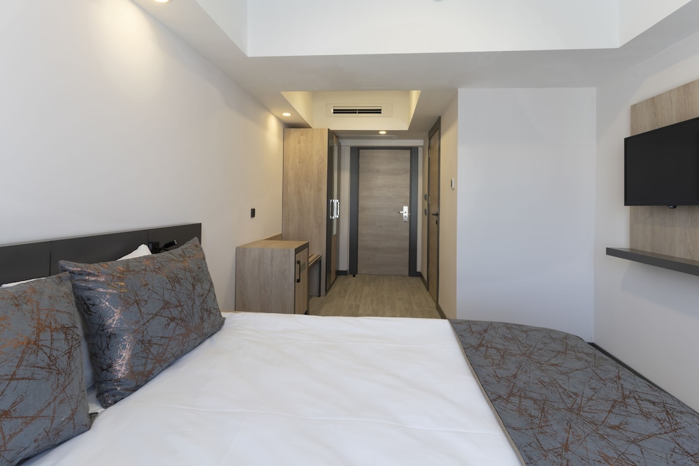 Irenic Hotel 31/49