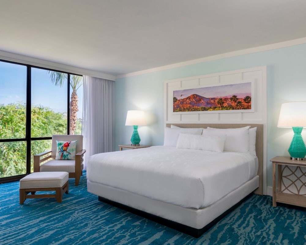 Lily, Suite, King Bed, Sofa
