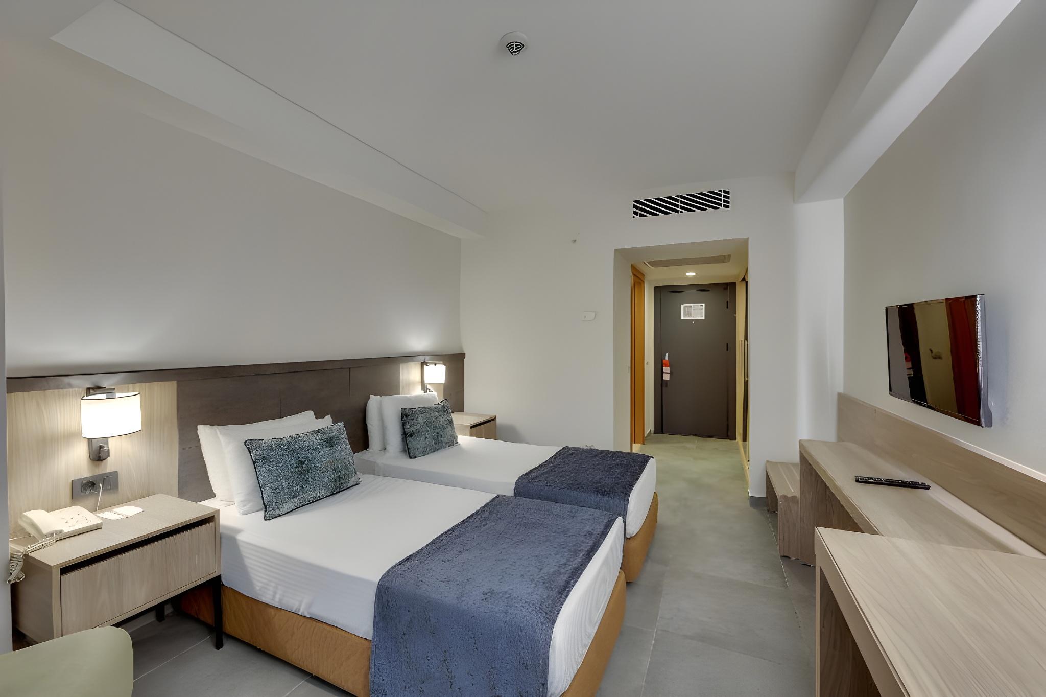 Economy, 2 Double Beds, No View, No Balcony