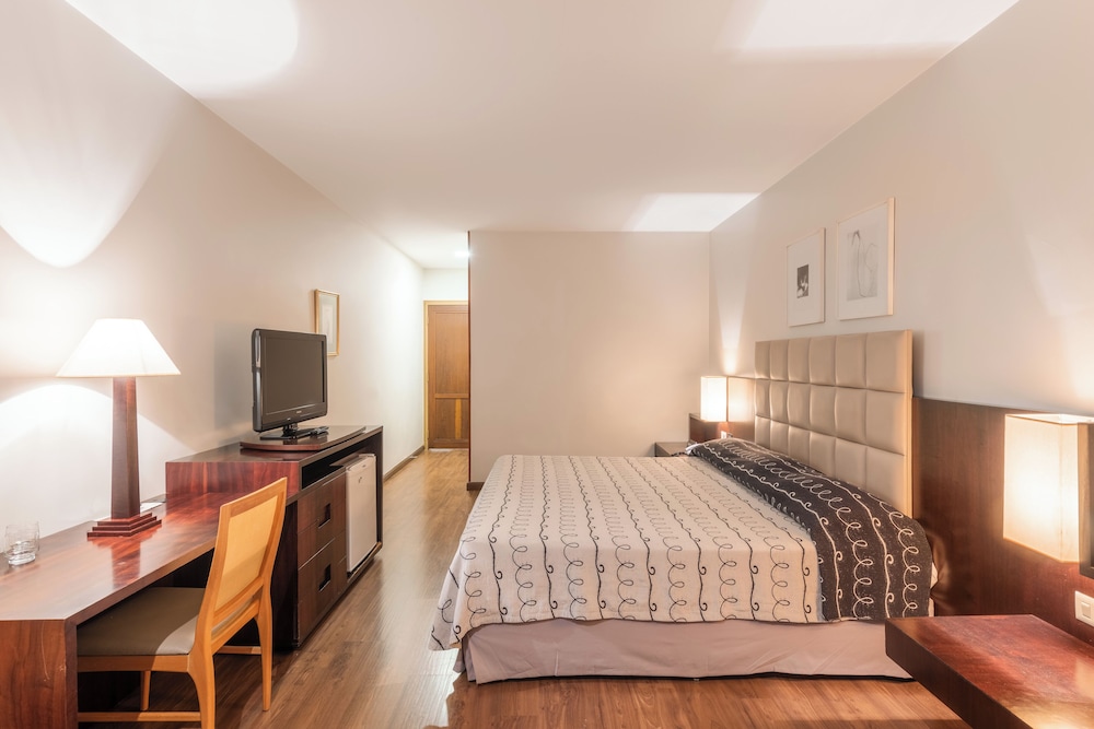 JUNIOR SUITE, KING BED