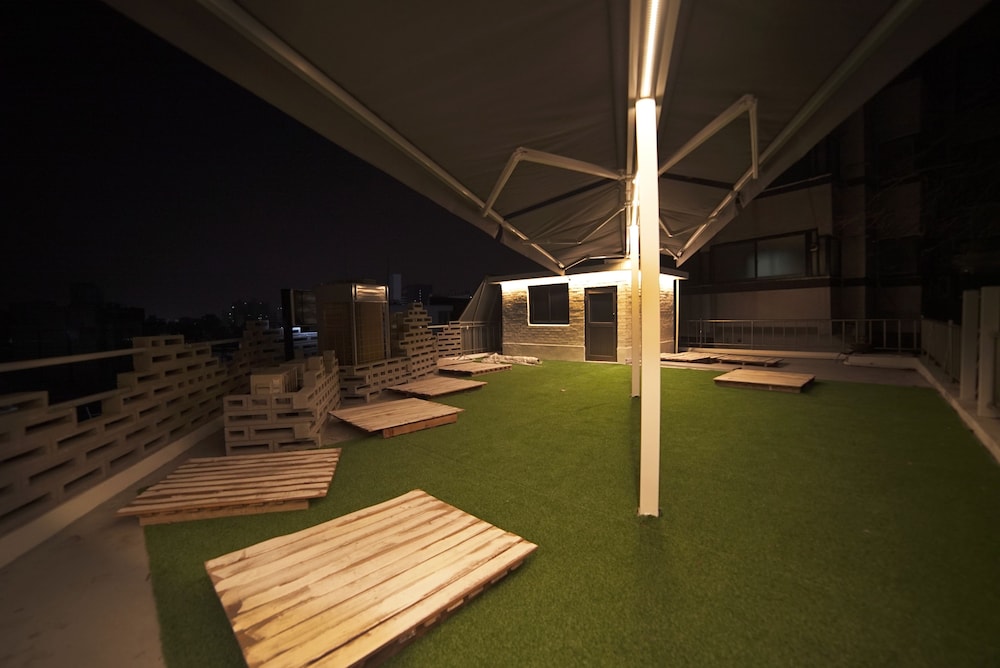 That House - Hostel 54/57