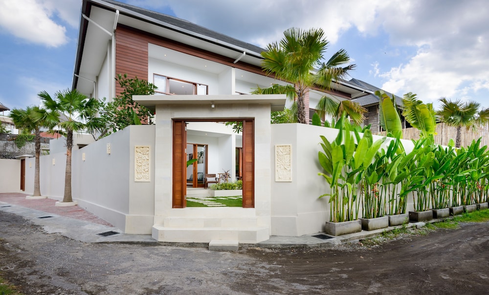 Echo Beach Villa and Apartment photo4