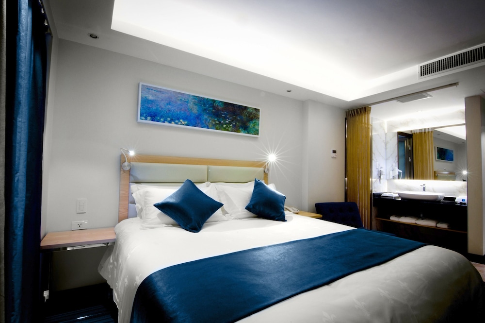 EXECUTIVE, KING BED