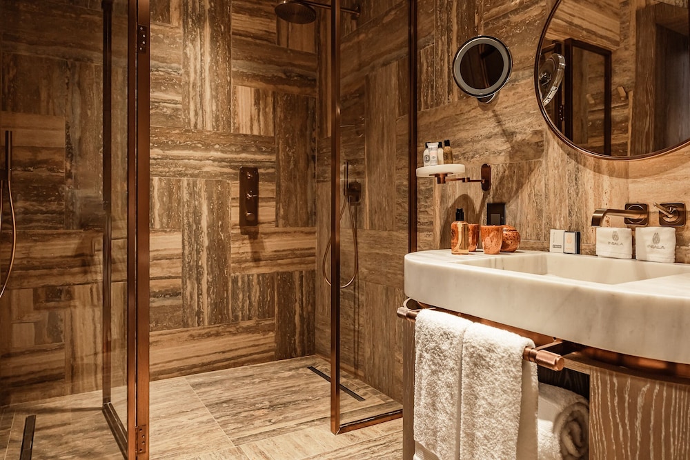 Iniala Harbour House 24/48