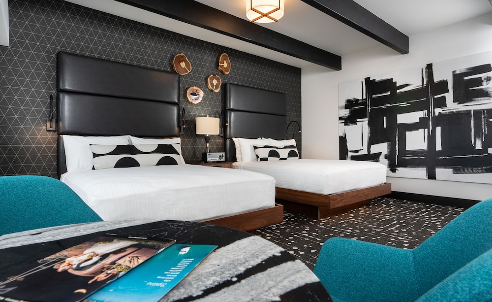 Hotel Earl of Charlevoix 40/50