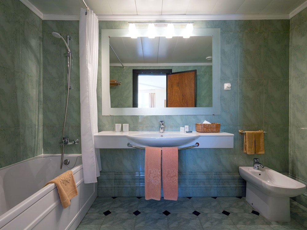 Baia Madeira Hotel - Ocean Beachfront 21/54