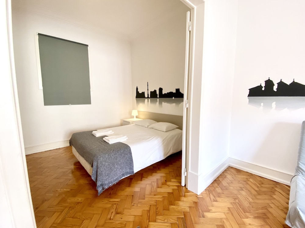 شقة كلاسيكية بسريرين مزدوجين بـ5 غرف نوم مع أريكة، Home Out Rooms and Apartments 2/9