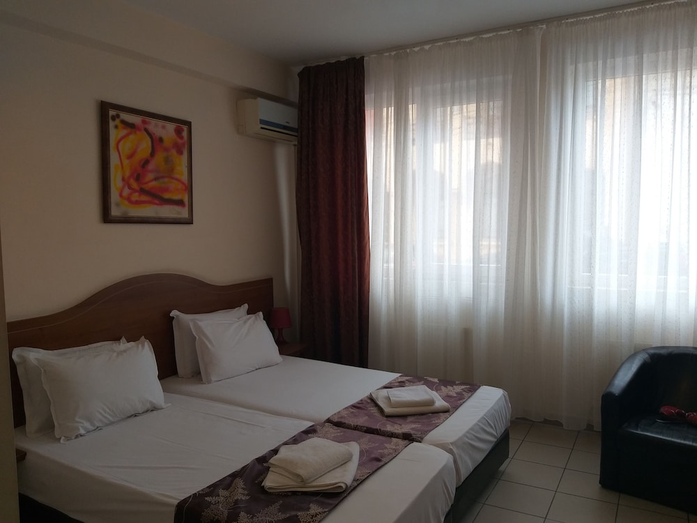 Tranzzit Hotel 25/44