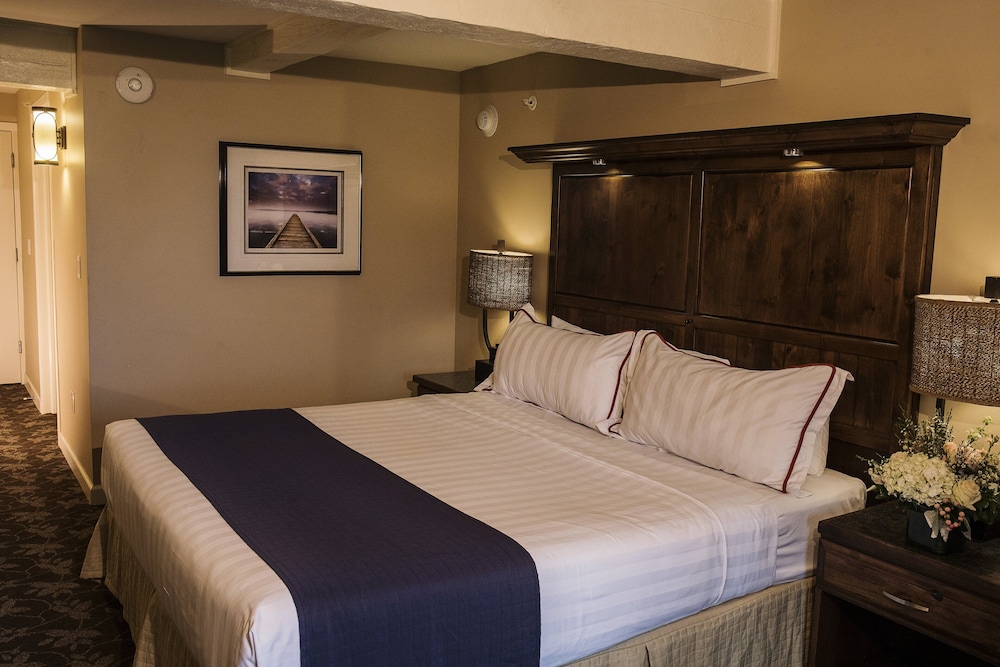 Lakewood, Standard, King Bed