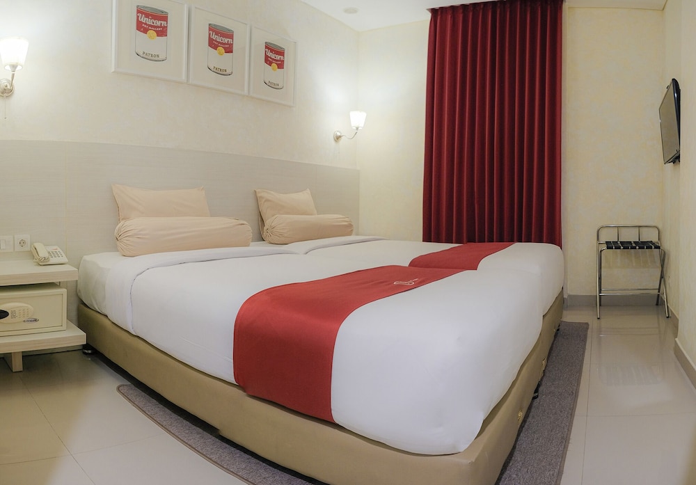 ROOM, TWIN BEDS