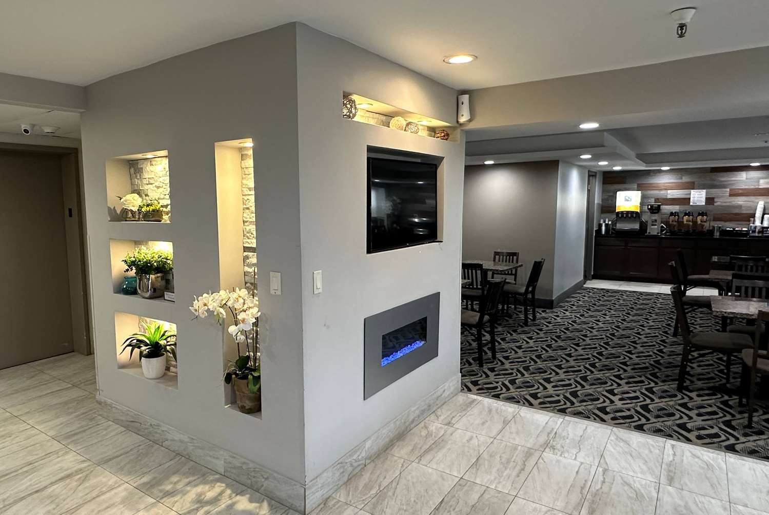La Quinta Inn and Suites by Wyndham Cincinnati North 25/38