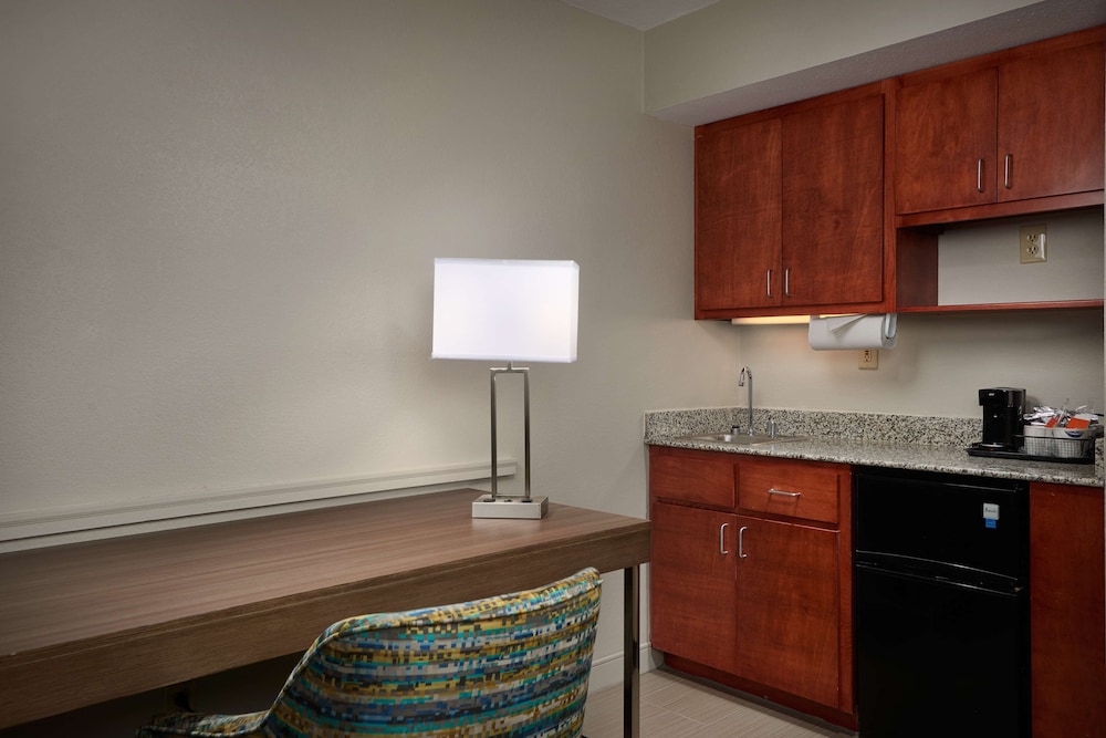 Hampton Inn Goldsboro 24/52