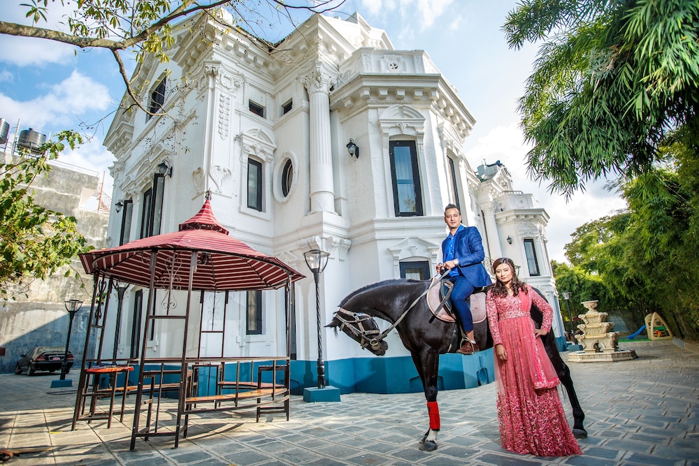 Royal Empire Boutique Hotel 43/47