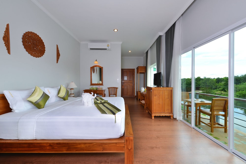 ROOM, DOUBLE BED, RIVER VIEW