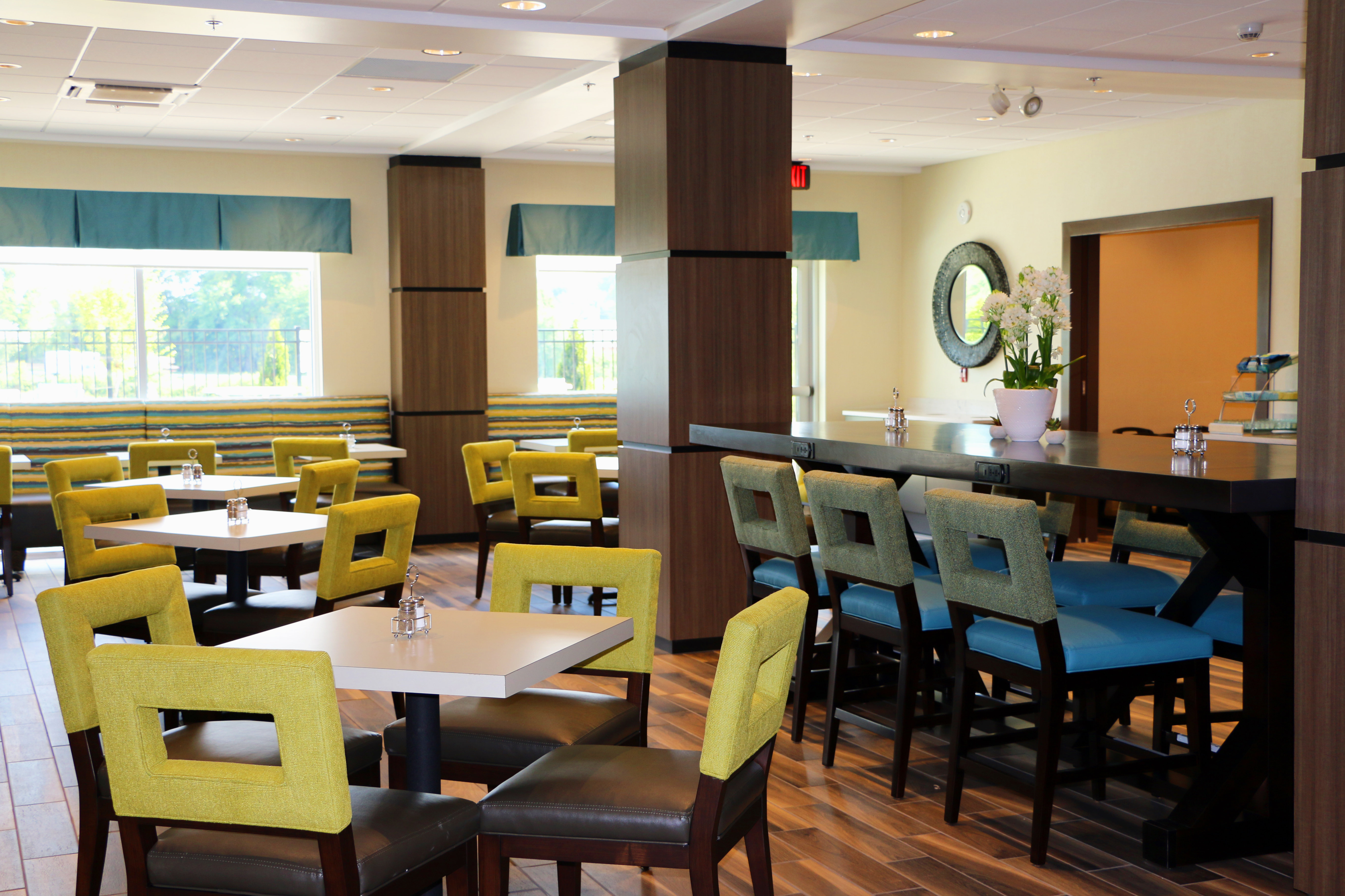 HOLIDAY INN EXPRESS & SUITES HENDERSONVILLE SE - FLAT ROCK 40/52