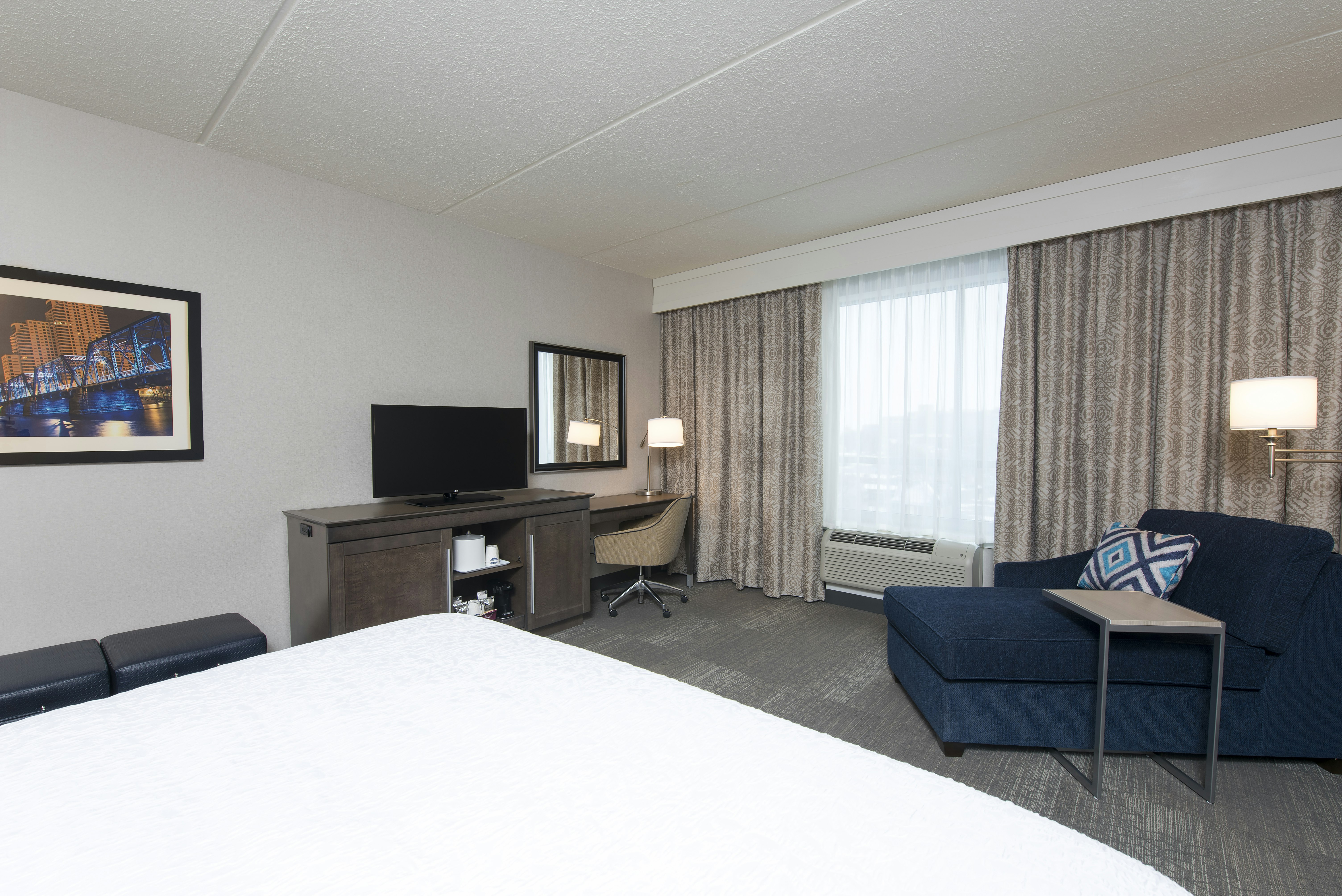 ROOM, KING BED