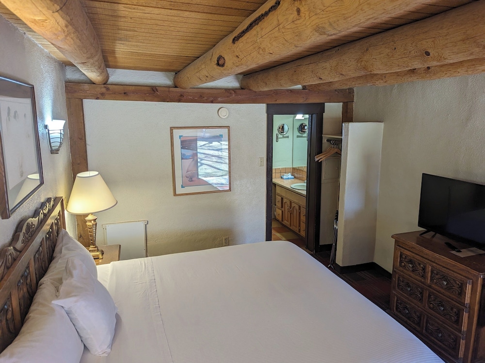 غرفة قياسية بسرير كينج، Sagebrush Inn Suites 3/9
