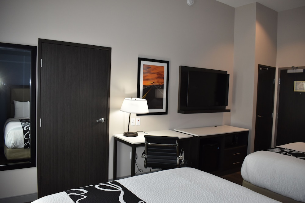 La Quinta Inn & Suites by Wyndham San Bernardino 17/45