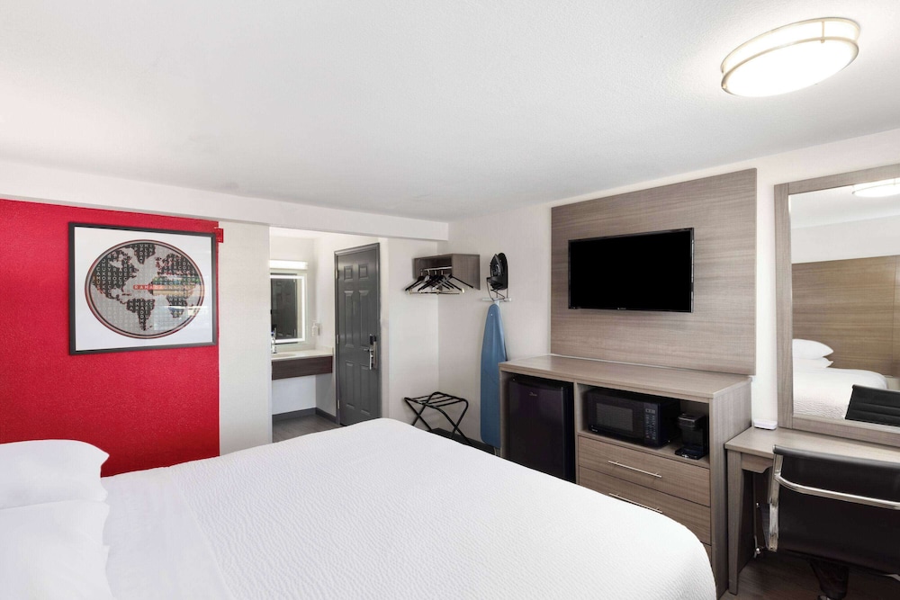 Ramada by Wyndham Medford Airport North 14/47