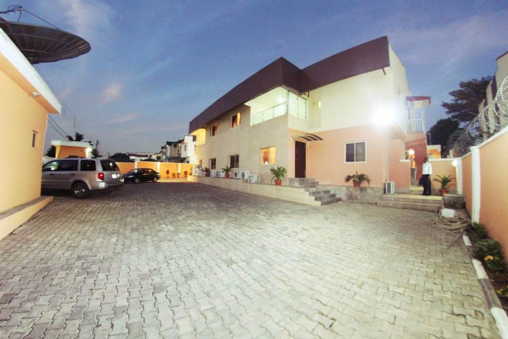 Pearl Gate Hotel 40/50